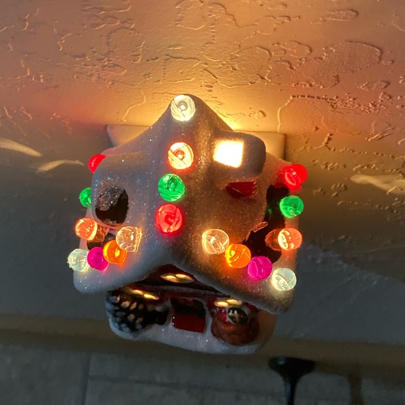 NWT 🎅 NIB Christmas is Forever Ceramic Night Light Santa’s Workshop 🎅 - Picture 3 of 10